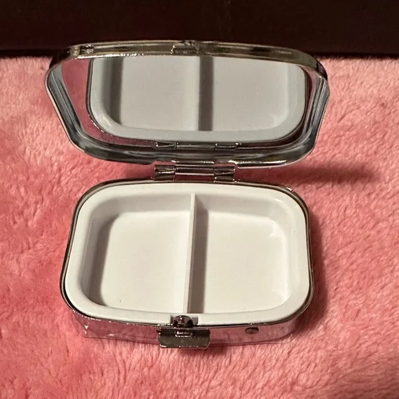 Bee Design Vitamin/Pill Box - Picture 2 of 2